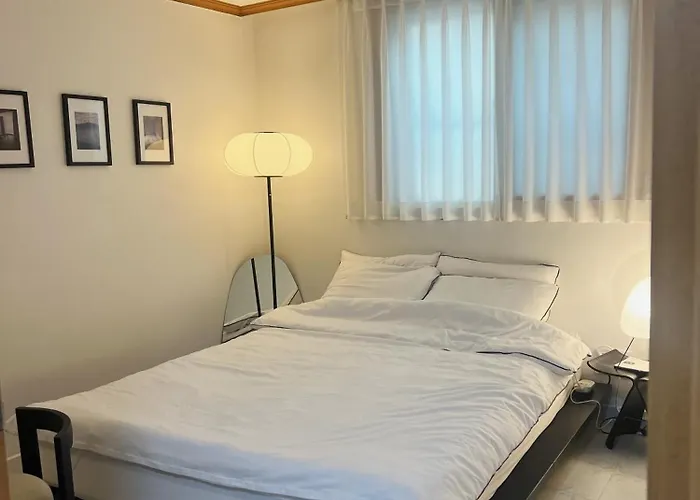 Apartment New Line 2 5 Minutes From Bongcheon Station 6 Minutes By Airport Bus 2 Up To 5 People Seoul