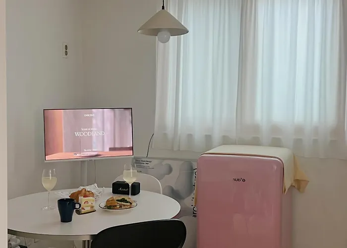 New Line 2 5 Minutes From Bongcheon Station 6 Minutes By Airport Bus 2 Up To 5 People Apartment *