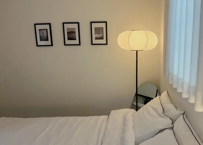 New Line 2 5 Minutes From Bongcheon Station 6 Minutes By Airport Bus 2 Up To 5 People Apartment