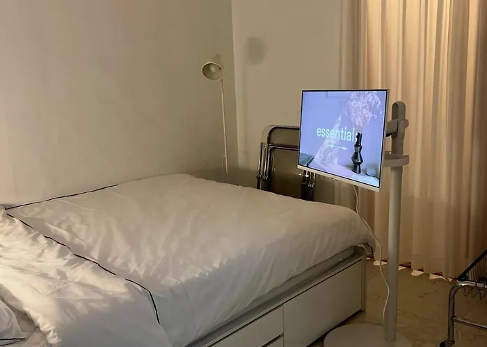 New Line 2 5 Minutes From Bongcheon Station 6 Minutes By Airport Bus 2 Up To 5 People Apartment